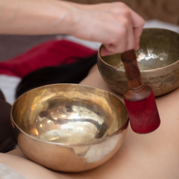 Com Taças Tibetanas